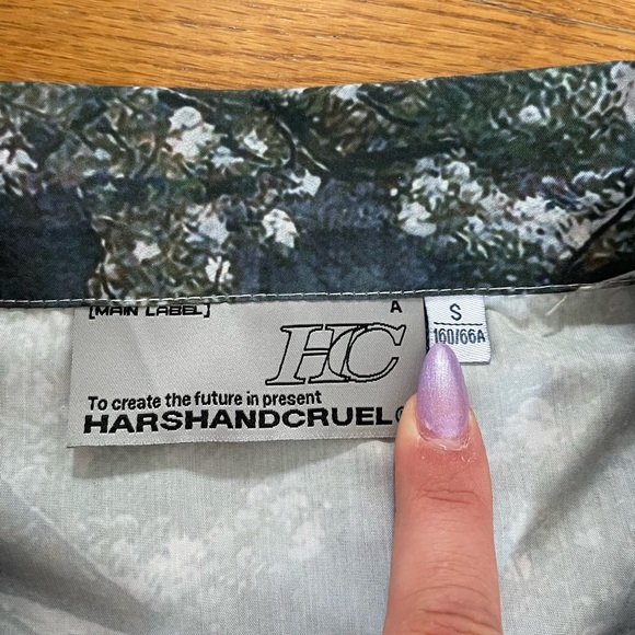 Graphic button up - Picture 3 of 4